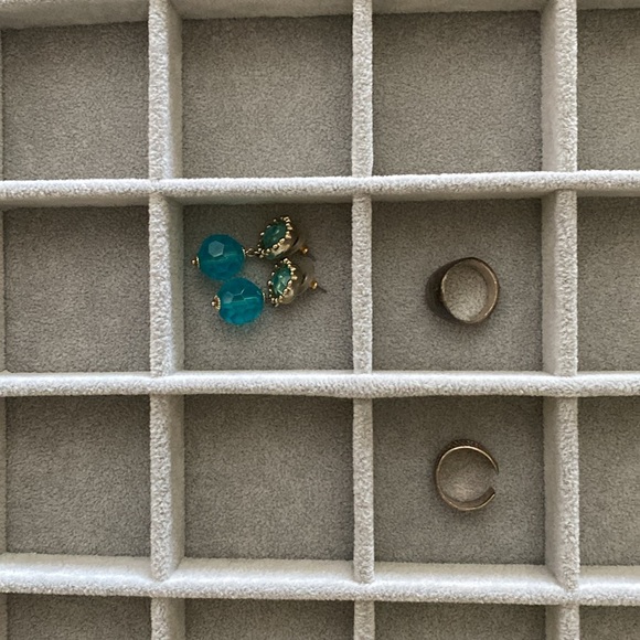 Jewelry Display Storage Organizer Tray Ice Gray Plush Velvet (24 grids) - Picture 2 of 8